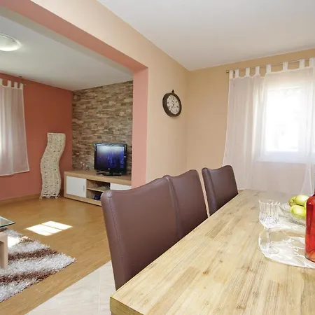 Ferienhaus Holiday Home Cista Velika With Outdoor Swimming Pool 311 *